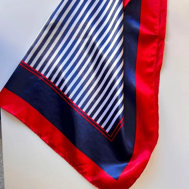 Foulard satiné à rayures tennis