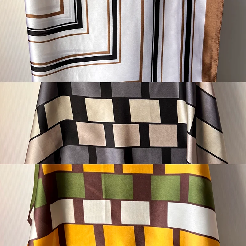 Foulard satiné à blocs de couleurs 