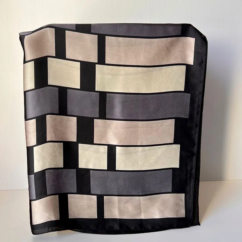 Foulard satiné à blocs de couleurs 