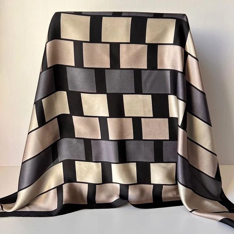 Foulard satiné à blocs de couleurs 