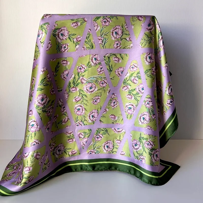 Foulard satiné floral 