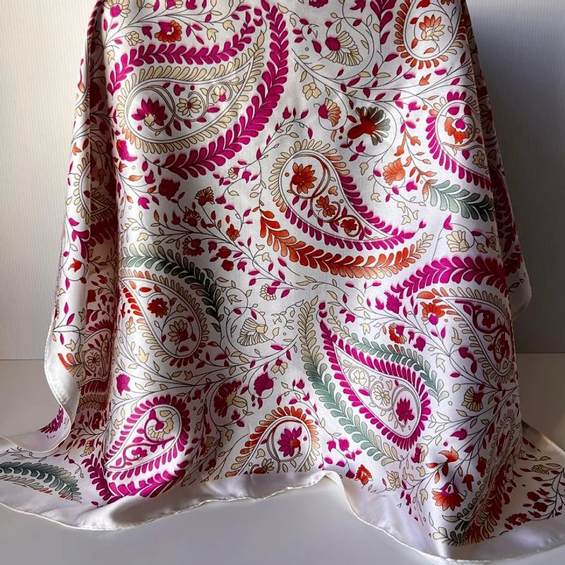 Foulard satiné floral 