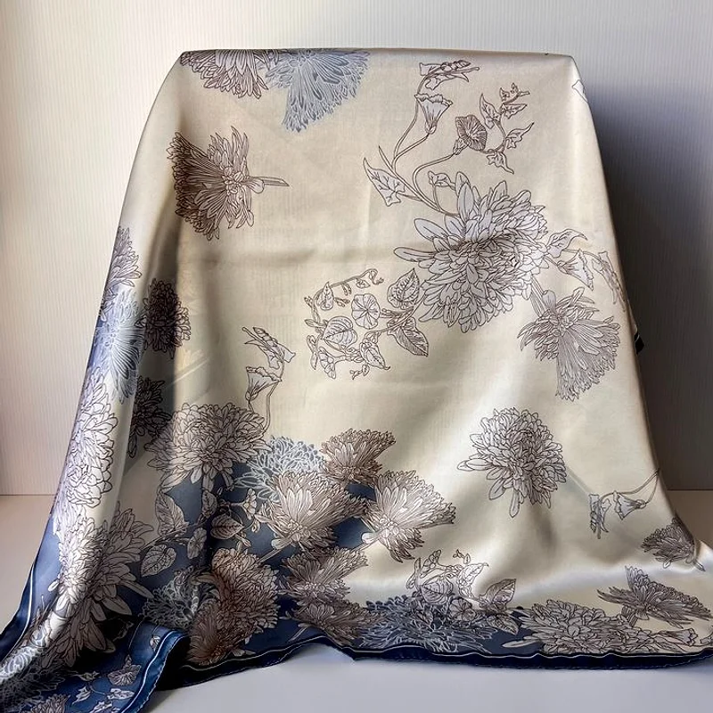Foulard satiné floral 